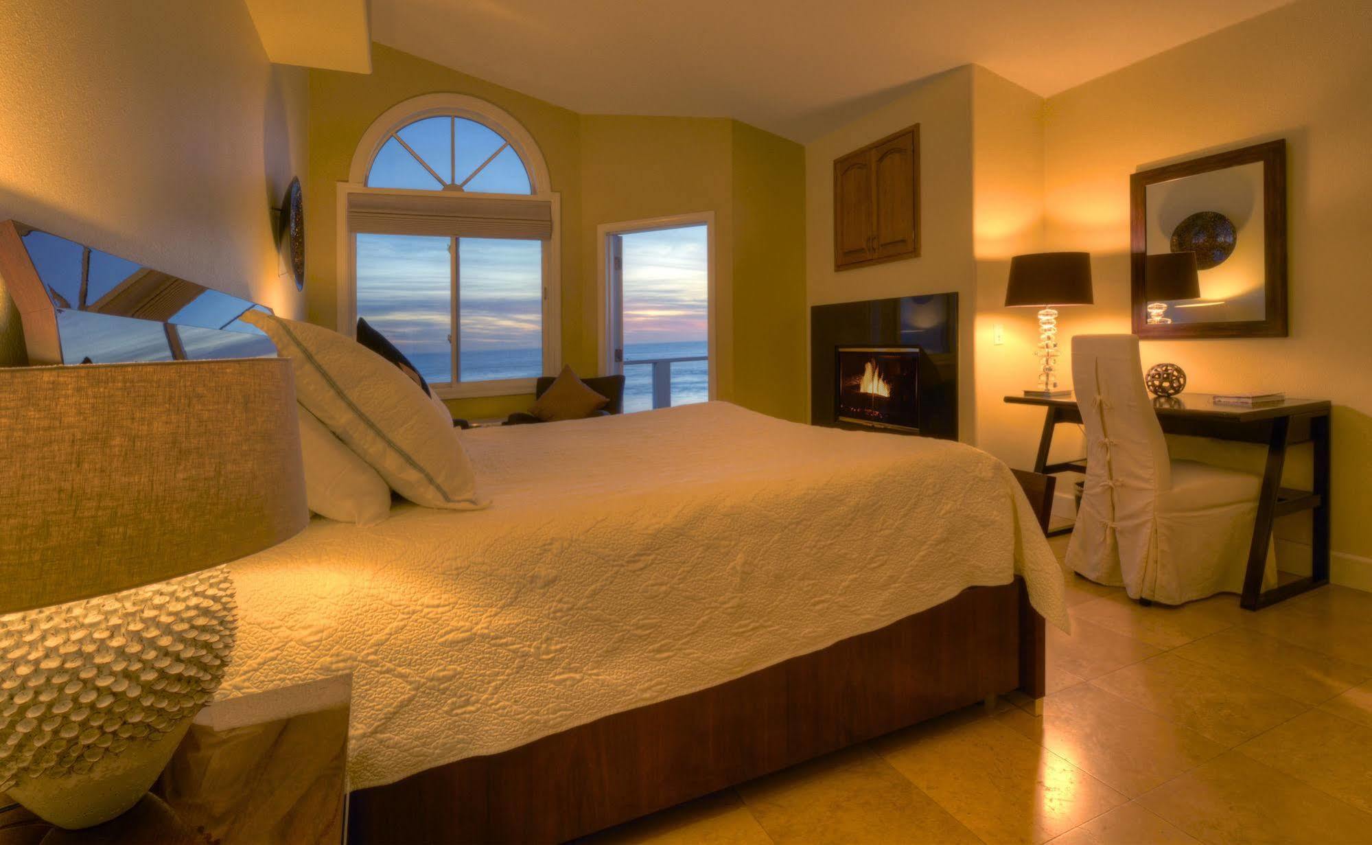 The Oceanfront Stay On Miramarbeach Hmb El Granada Екстериор снимка